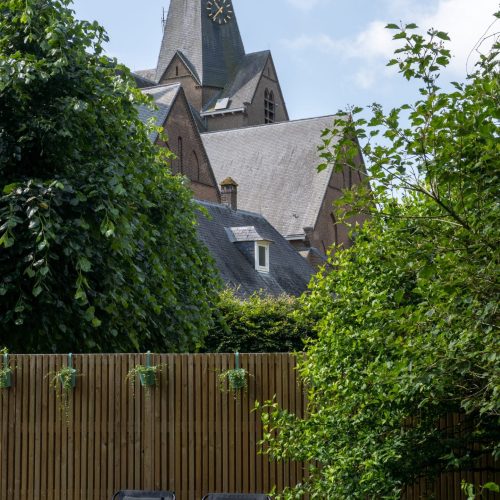 Tuin voor gasten van vakantiewoningen De Pastorie, Boven-Leeuwen, Land van Maas en Waal te Gelderland,