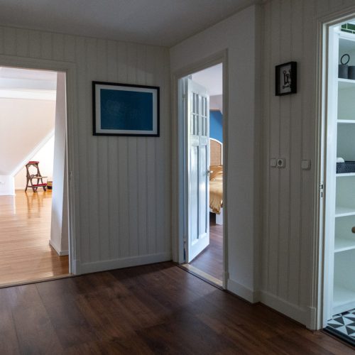 Hal van vakantiewoning De Pastoor, Vakantiewoningen De Pastorie te Boven-Leeuwen.