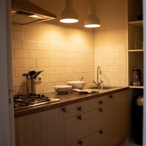 Keuken van vakantiewoning De Kapelaan. Vakantiewoningen De Pastorie in het Land van Maas en Waal.