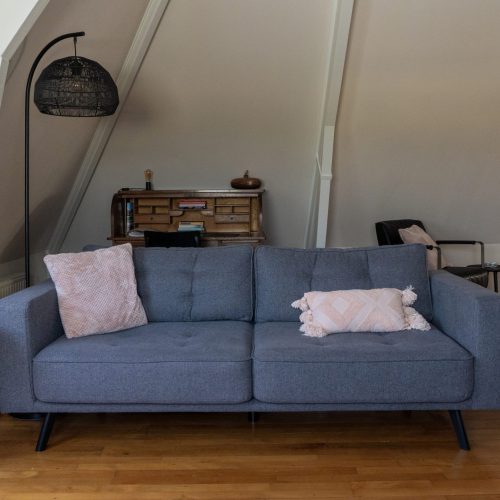 Woonkamer van vakantiewoning De Pastoor, Vakantiewoningen De Pastorie te Boven-Leeuwen.