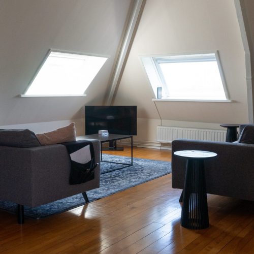 Woonkamer van vakantiewoning De Pastoor, Vakantiewoningen De Pastorie te Boven-Leeuwen.